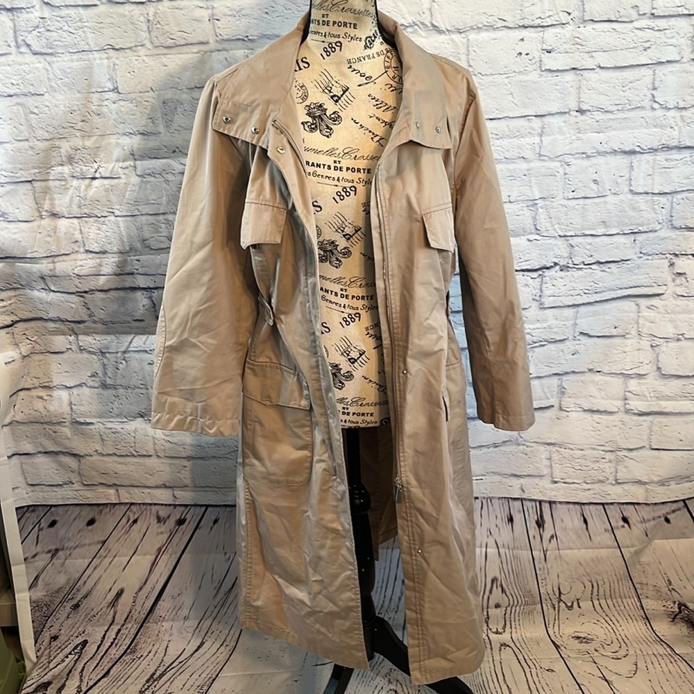 MaxMara Beige Trench Coat Size 12 Flap Pockets Tab Faux Belt Full Zipper & Snaps - Picture 9 of 13